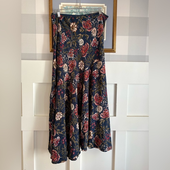 Dresses & Skirts - Vintage Swing Floral Navy Skirt with Red & Cream Blooms XL